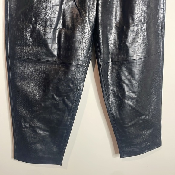 BlankNYC | Women’s Black Vegan Leather Crocodile Print Tapered Pant Size 30 NWT - Picture 4 of 8